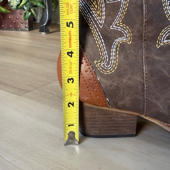 Brown and Tan Western Cowboy Boots Rollda Boots Only Worn a Few Times - Picture 14 of 16